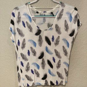 X-Small, Feathers shirt